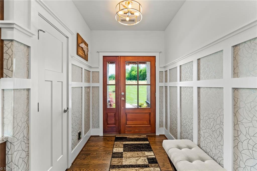 383 Rolling Road Property Photo 5