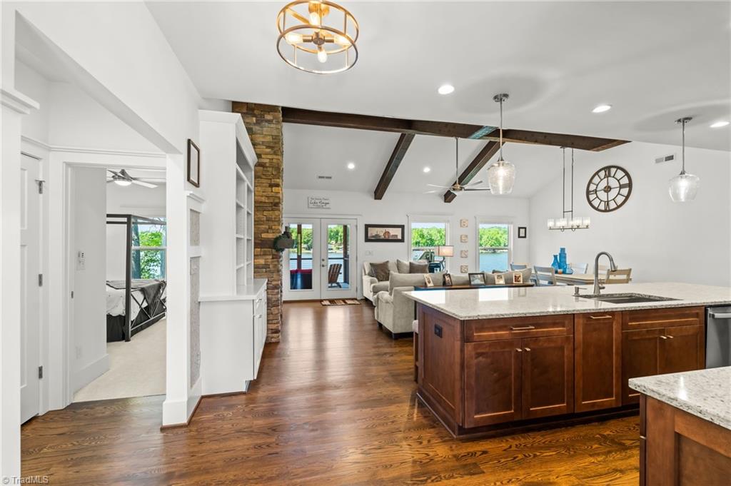 383 Rolling Road Property Photo 6