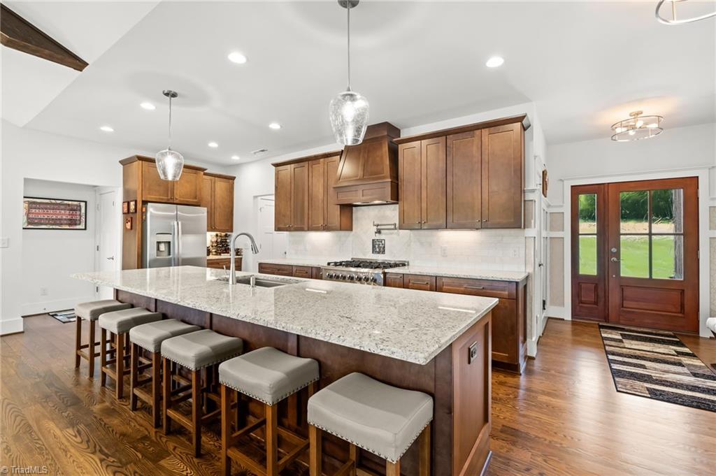 383 Rolling Road Property Photo 7