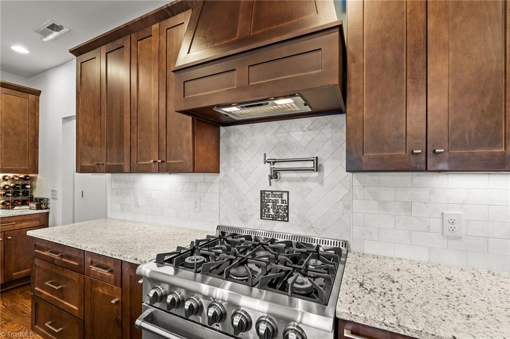 383 Rolling Road Property Photo 9