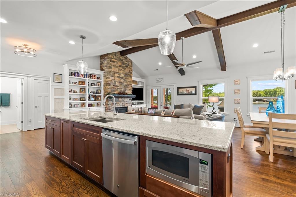 383 Rolling Road Property Photo 10
