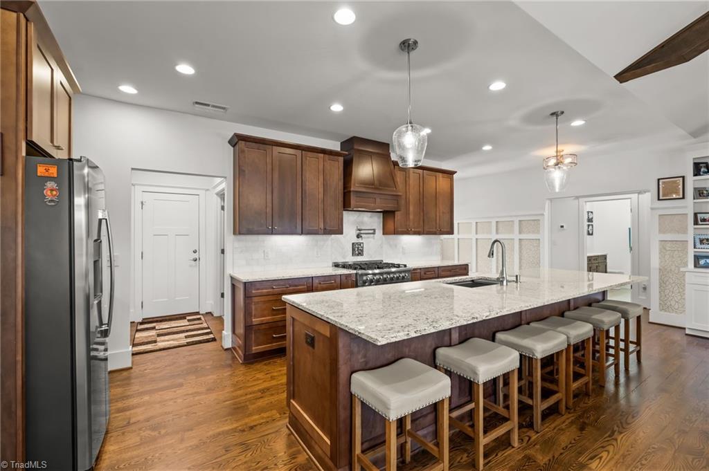 383 Rolling Road Property Photo 12
