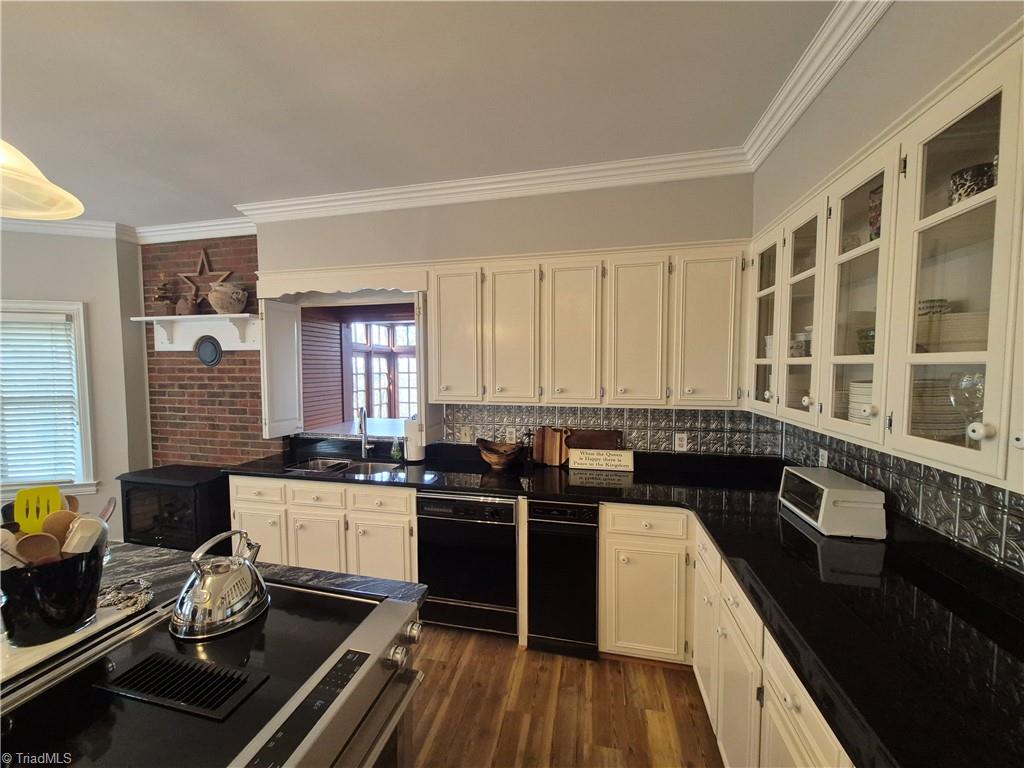 300 Cottonstone Lane Property Photo 22