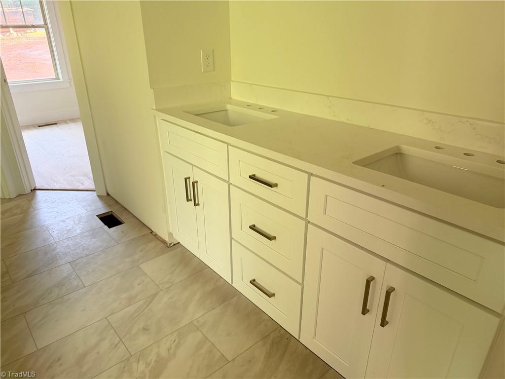 1050 E Chamberlin Drive Property Photo 12