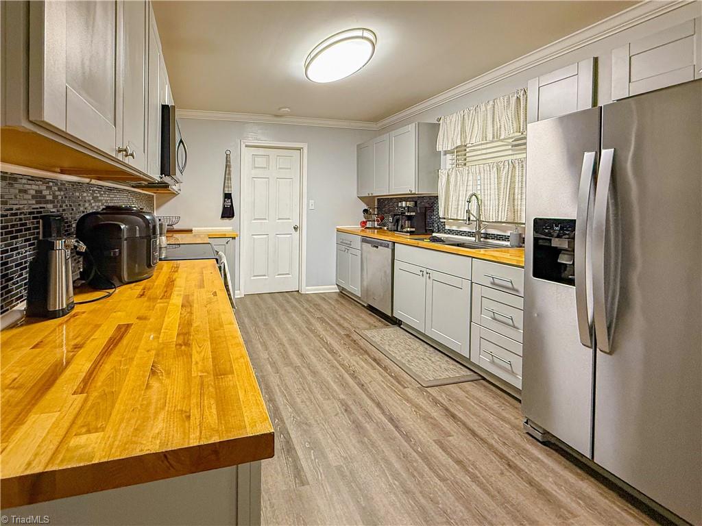 136 Fuller Mill Road S Property Photo 9