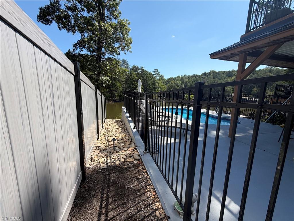 819 Hickory Point Drive Property Photo 1