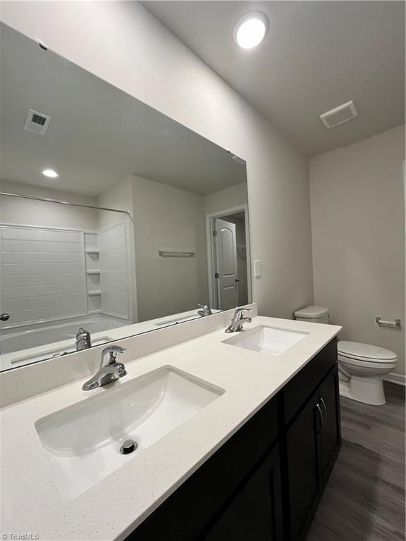 226 E Hemstead Street Property Photo 6