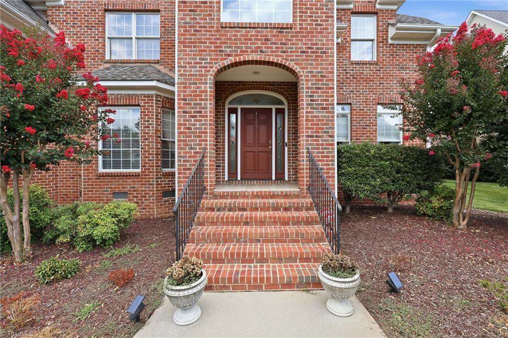 736 Meadowood Drive Property Photo 3