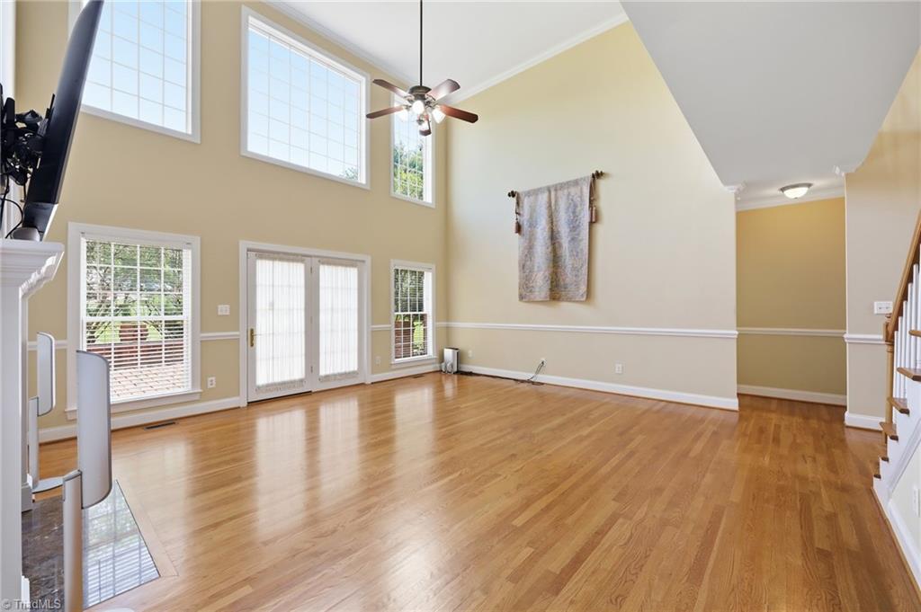736 Meadowood Drive Property Photo 12