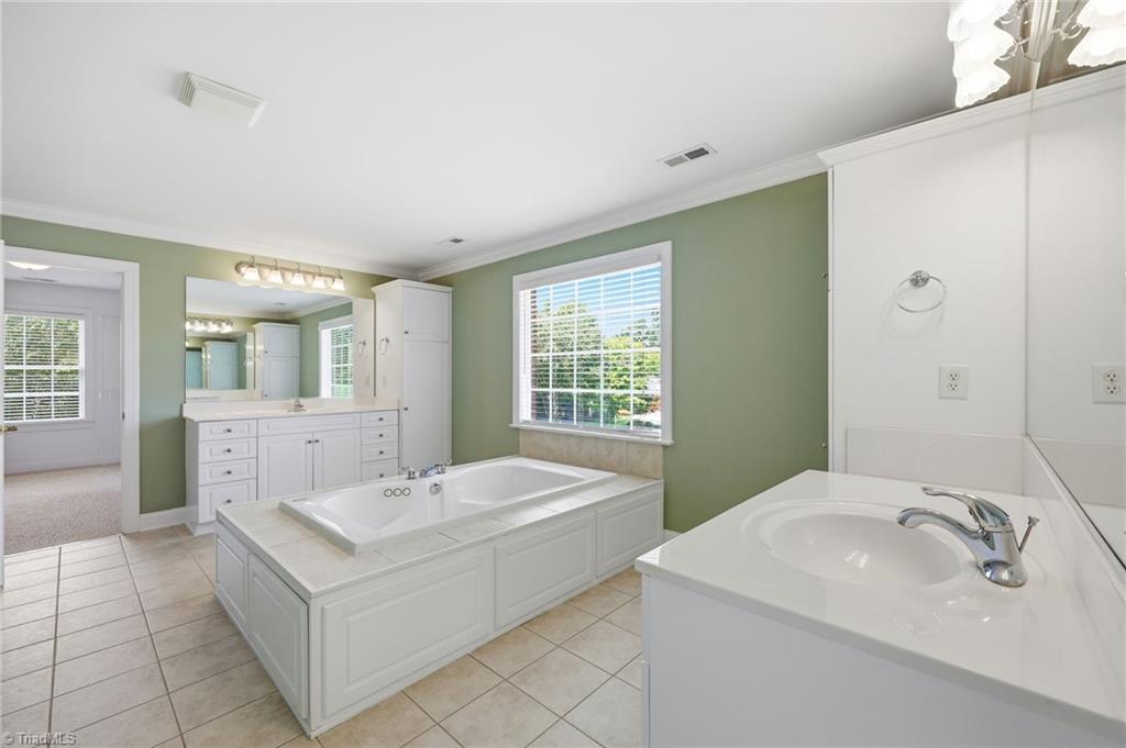 736 Meadowood Drive Property Photo 25