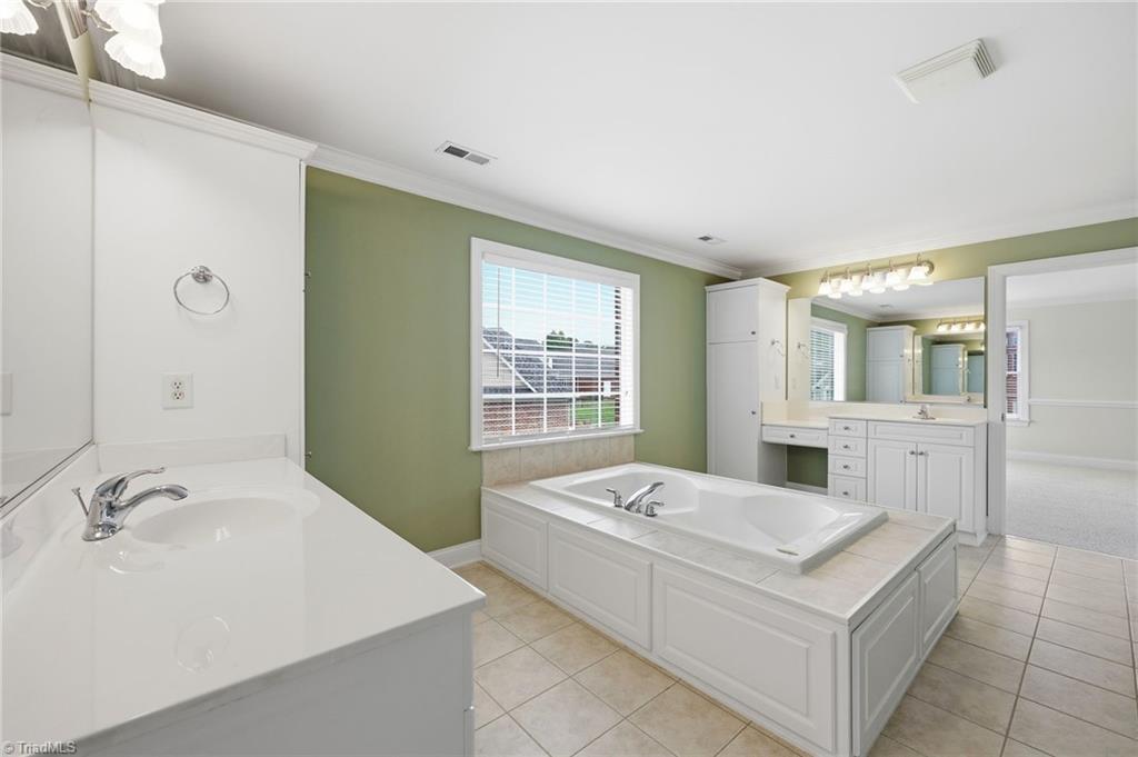 736 Meadowood Drive Property Photo 26