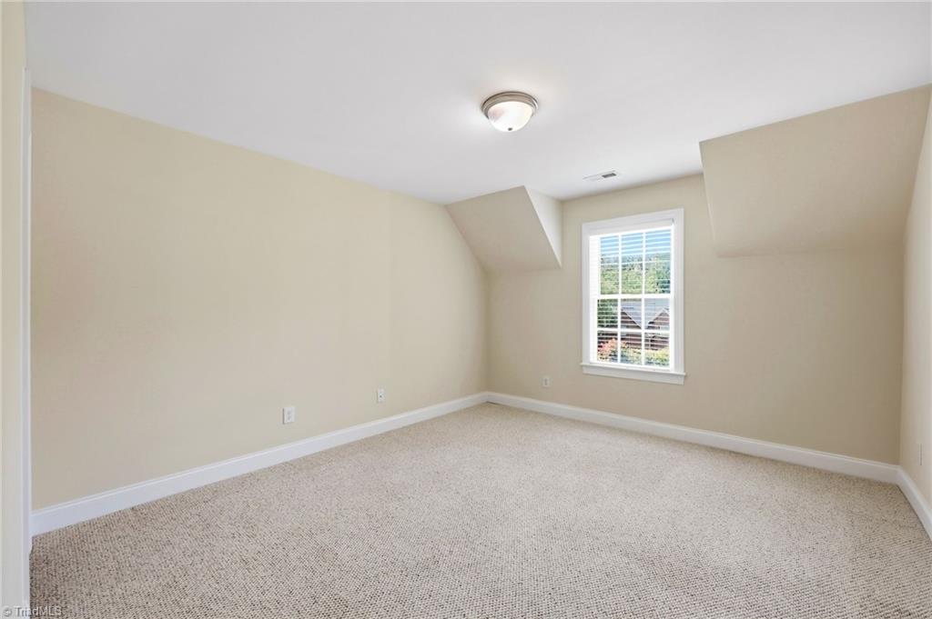 736 Meadowood Drive Property Photo 33