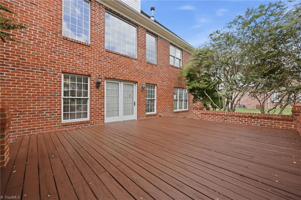 736 Meadowood Drive Property Photo 44