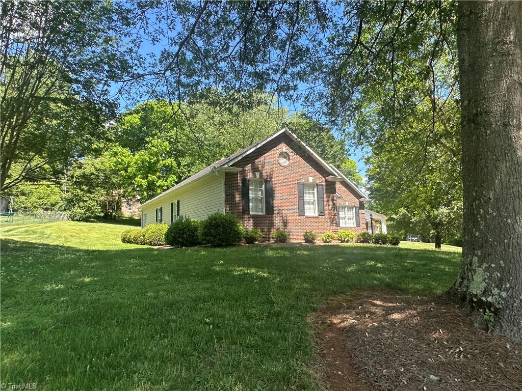 136 Valleybrook Drive Property Photo 6