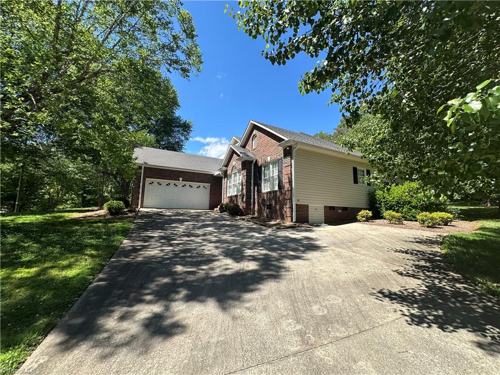 136 Valleybrook Drive Property Photo 12