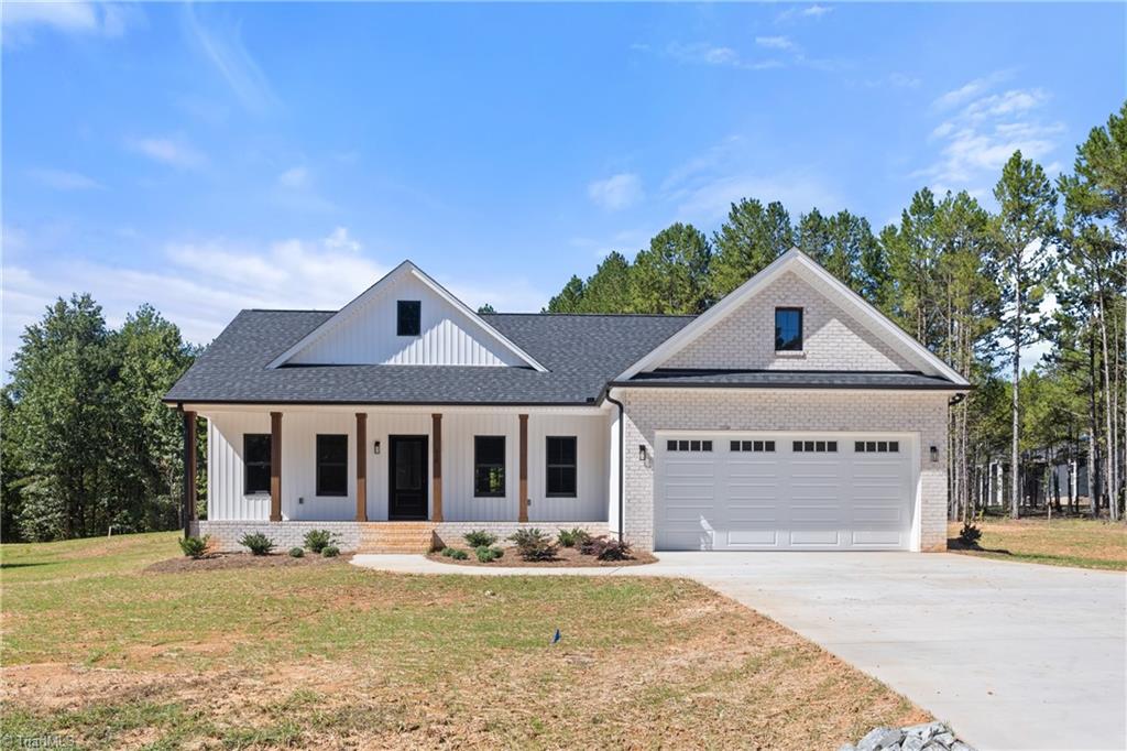 410 Potters Landing Property Photo 1