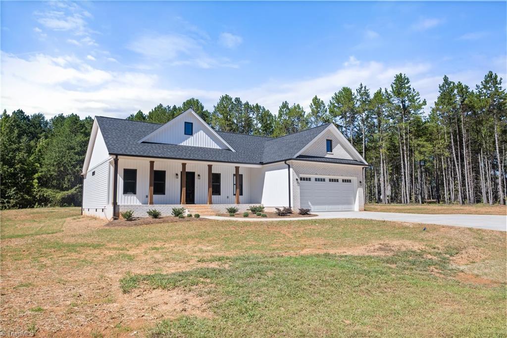 410 Potters Landing Property Photo 1