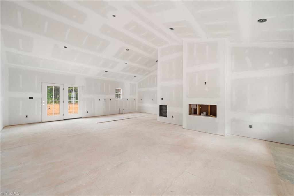 410 Potters Landing Property Photo 7