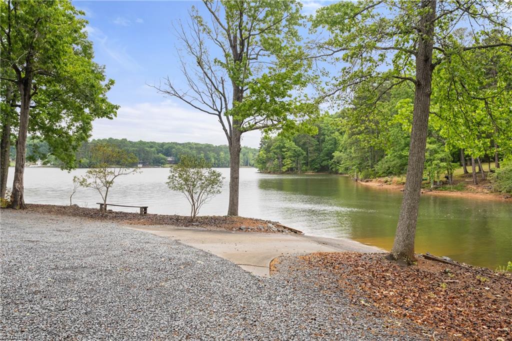 410 Potters Landing Property Photo 30