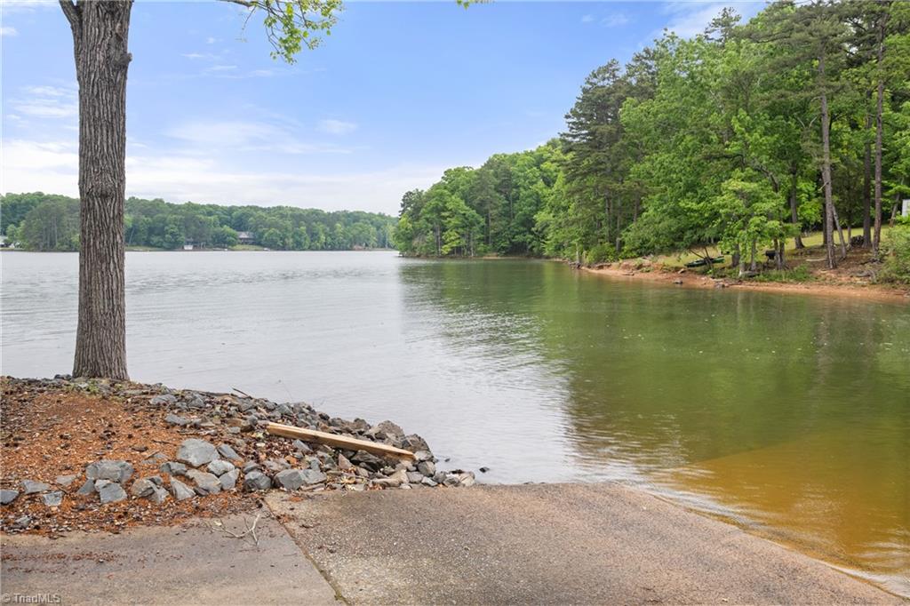 410 Potters Landing Property Photo 31