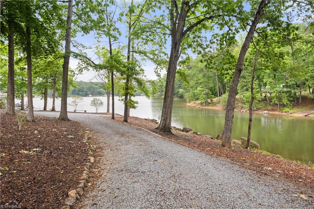 410 Potters Landing Property Photo 32