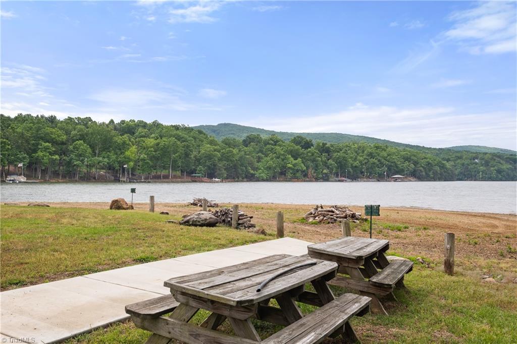 410 Potters Landing Property Photo 34