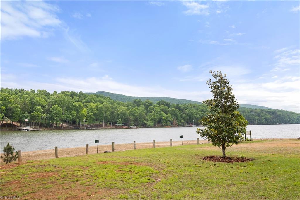 410 Potters Landing Property Photo 35