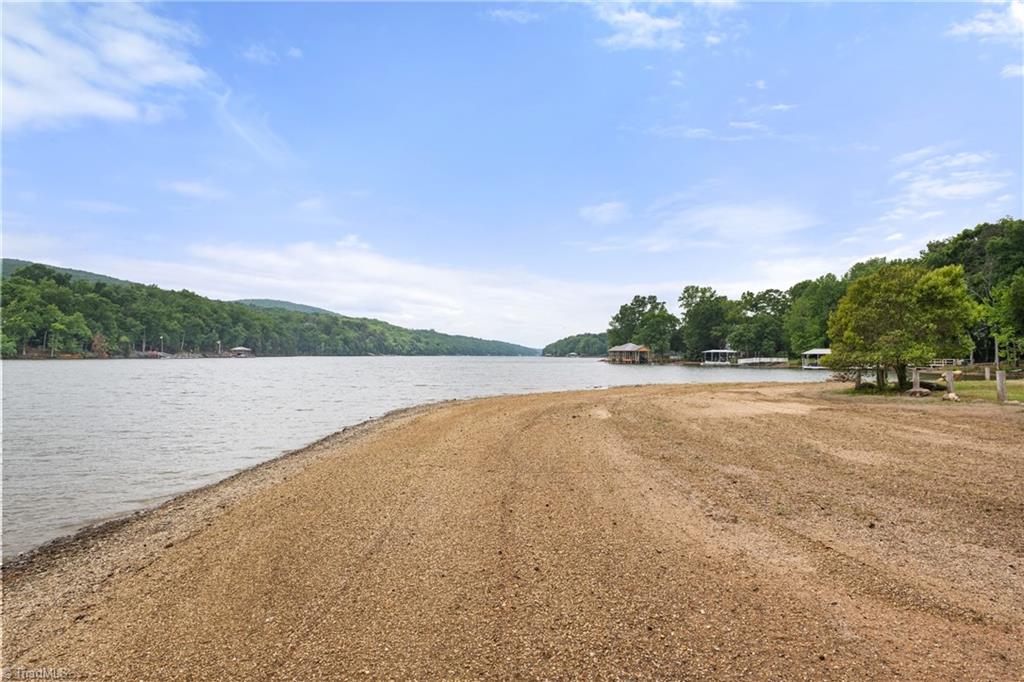 410 Potters Landing Property Photo 37