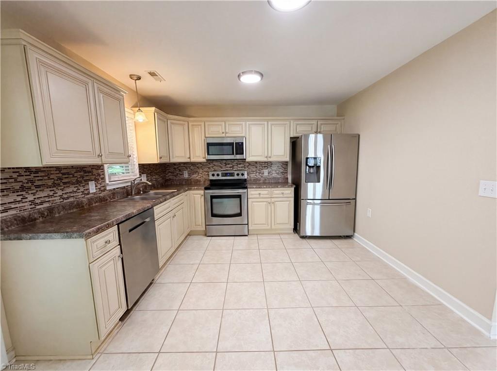 2815 Midpines Drive Property Photo 2