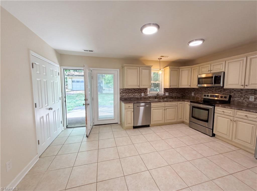 2815 Midpines Drive Property Photo 6