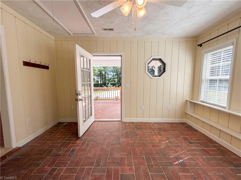2815 Midpines Drive Property Photo 9