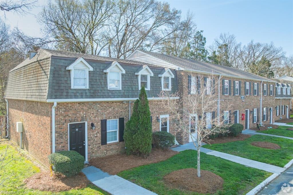 115 Ivey Road # A Property Photo 3