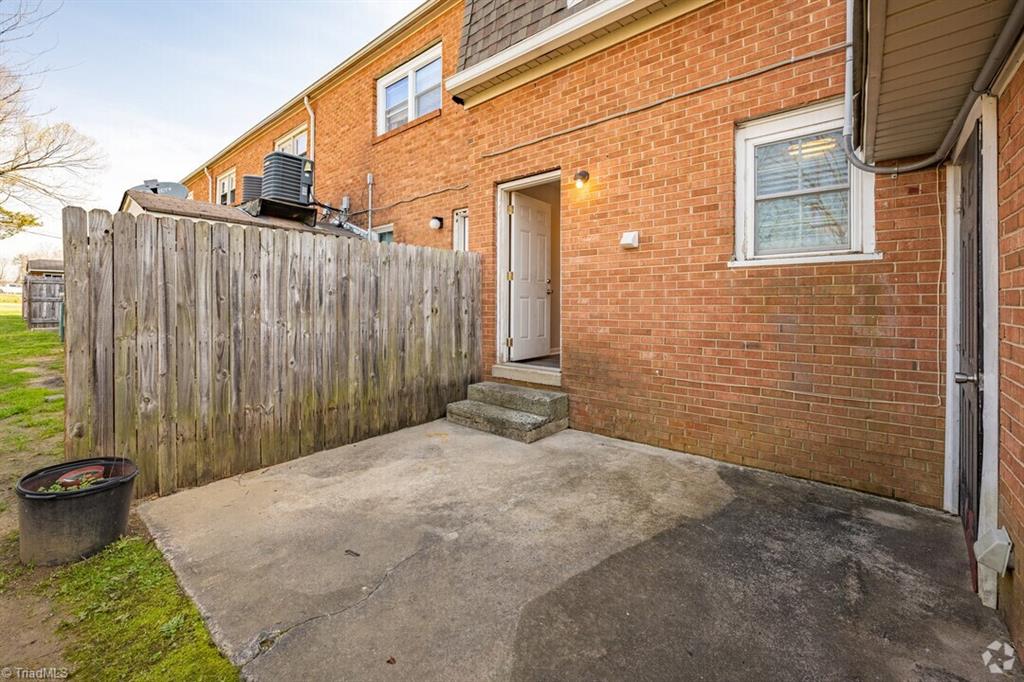 115 Ivey Road # A Property Photo 10