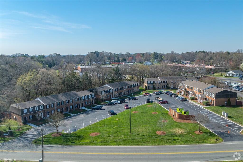 115 Ivey Road # A Property Photo 12