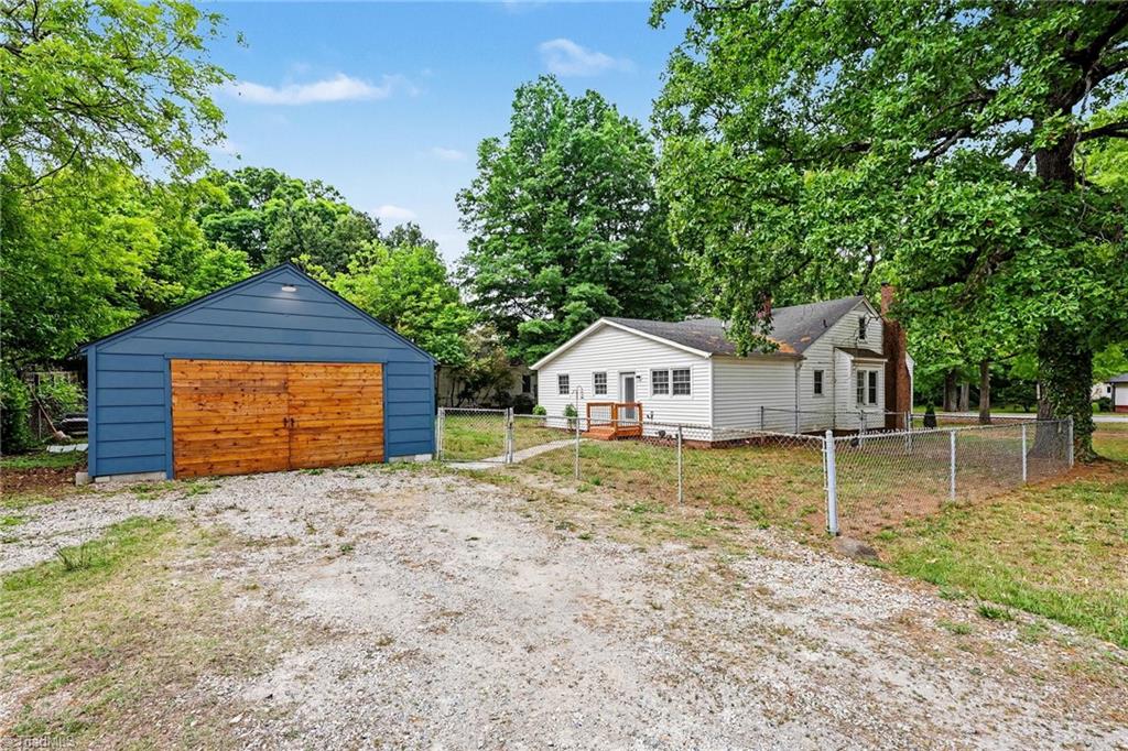2201 Edgewood Drive Property Photo 18