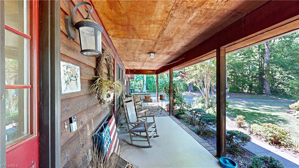859 Lakeview Drive Property Photo 4