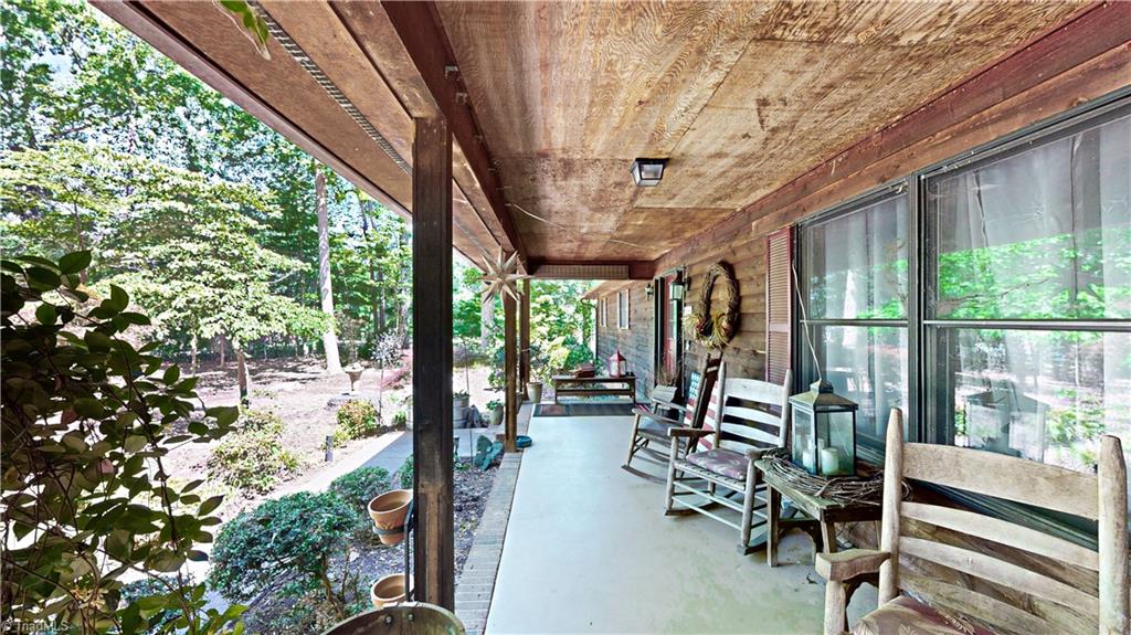 859 Lakeview Drive Property Photo 5