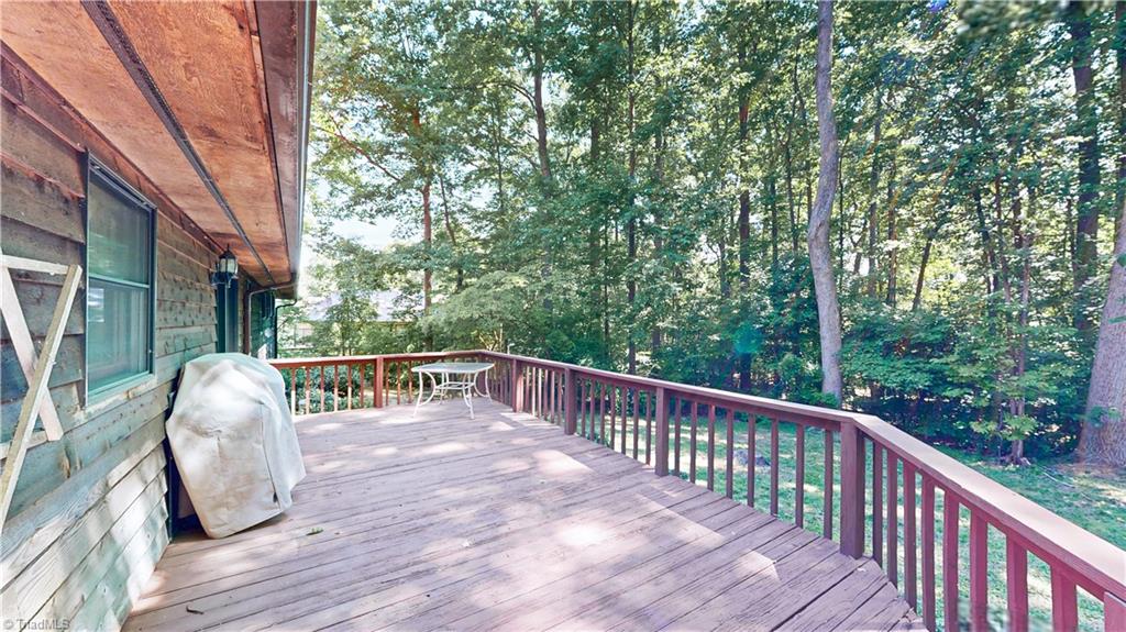 859 Lakeview Drive Property Photo 6