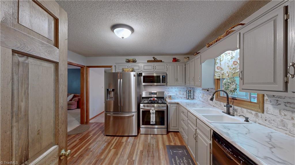 859 Lakeview Drive Property Photo 16