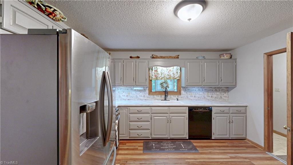 859 Lakeview Drive Property Photo 17