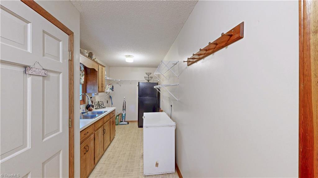 859 Lakeview Drive Property Photo 35