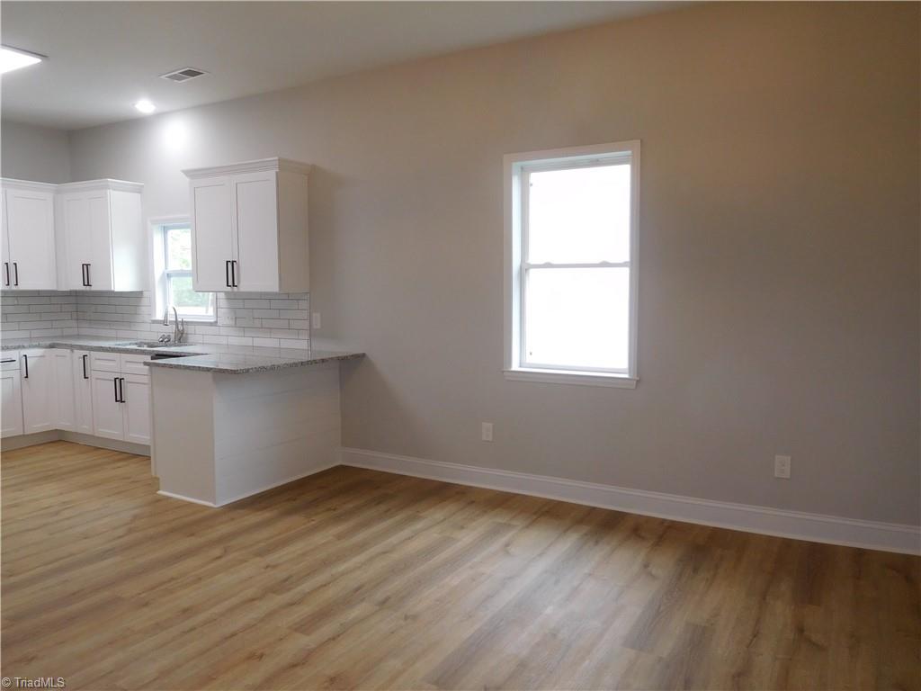 213 E Monmouth Street Property Photo 5