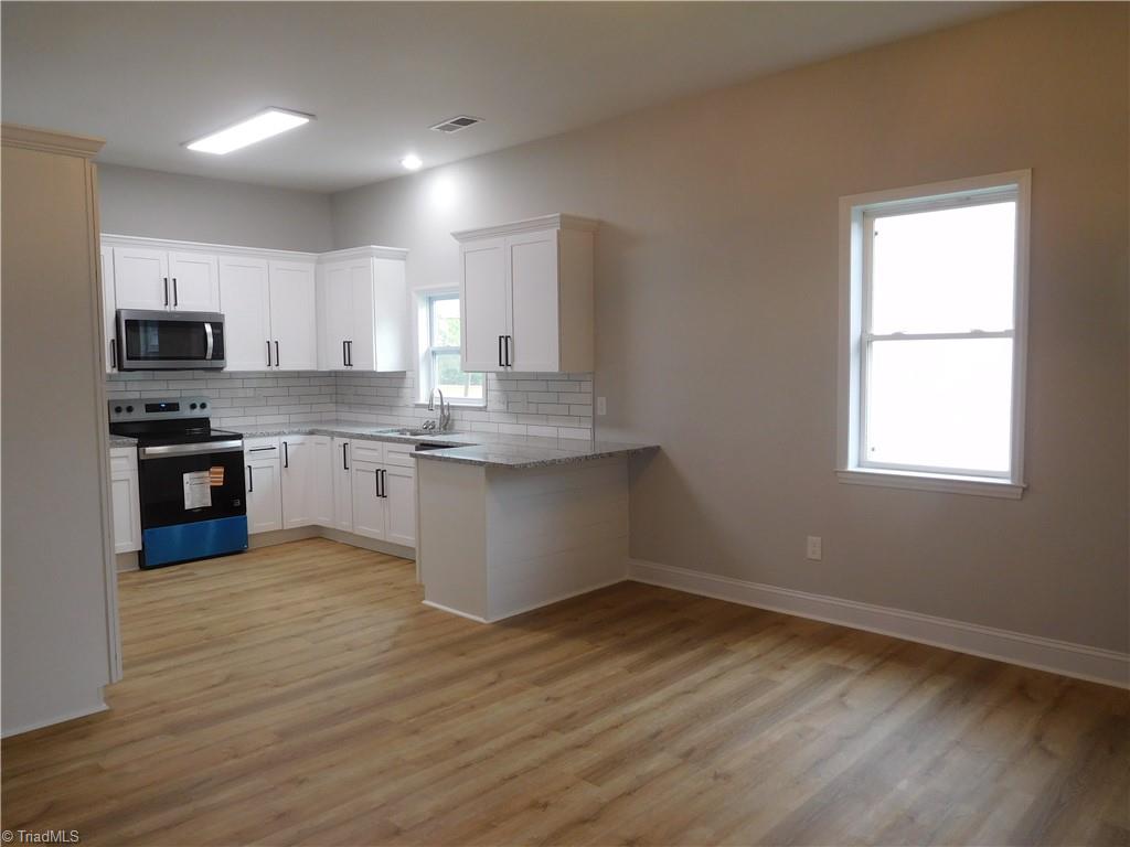 213 E Monmouth Street Property Photo 6