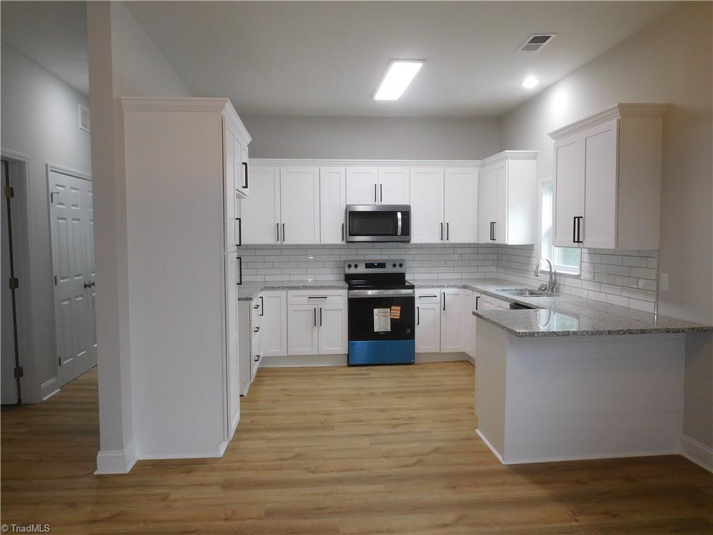 213 E Monmouth Street Property Photo 7