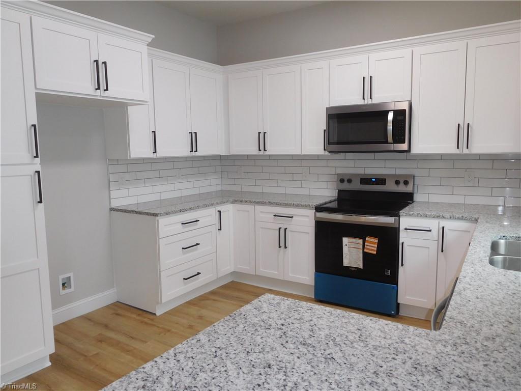 213 E Monmouth Street Property Photo 8