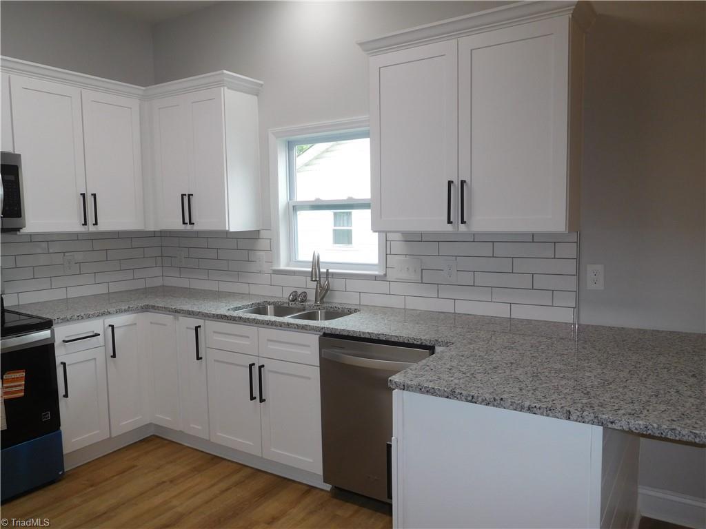 213 E Monmouth Street Property Photo 9