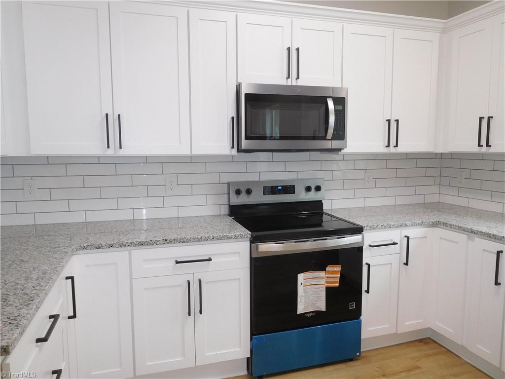 213 E Monmouth Street Property Photo 10