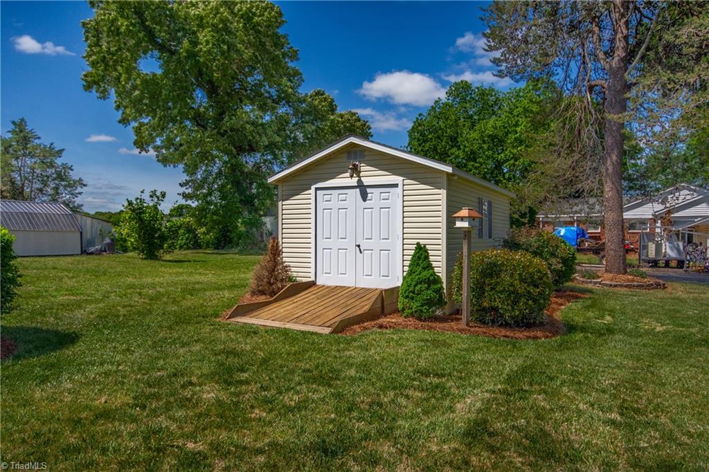183 Devon Lane Property Photo 43