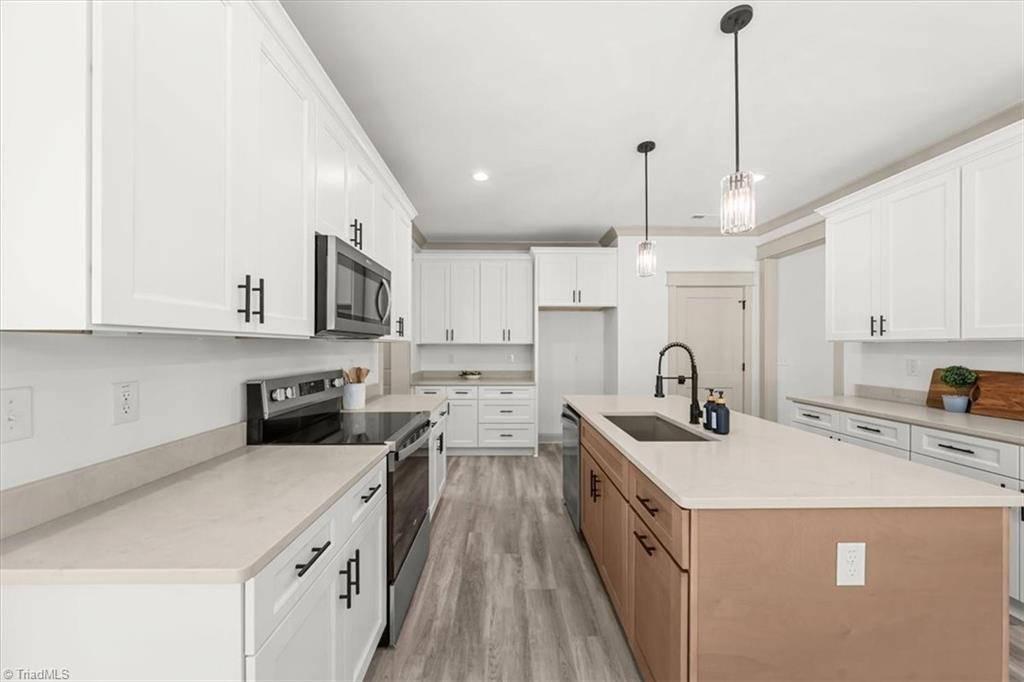 2410 Sedalia Drive Property Photo 1