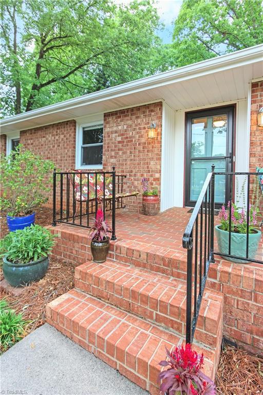 6834 Rollingwood Drive Property Photo 4